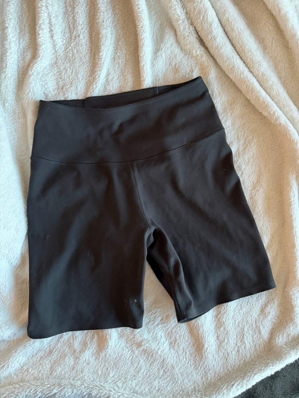 🖤 Uniqlo Black Biker Shorts – Size XS